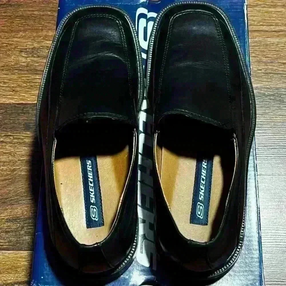 Skechers Mens Loafers Black Leather Apron Square Toe Slip On Shoes Size 8 - Picture 2 of 4